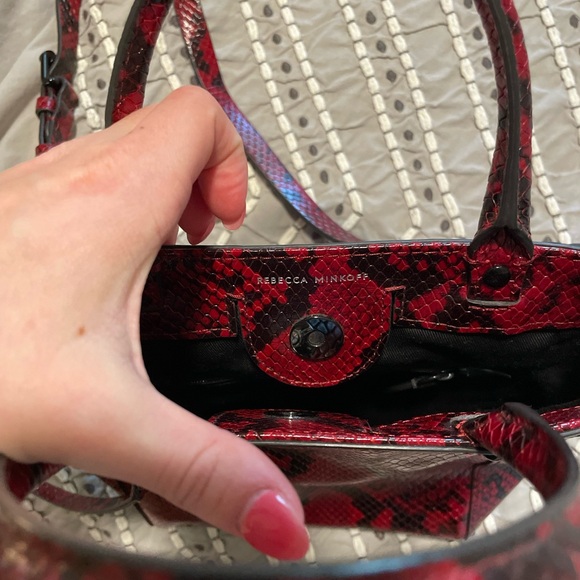 Gorgeous red snake bucket bag - Picture 3 of 4